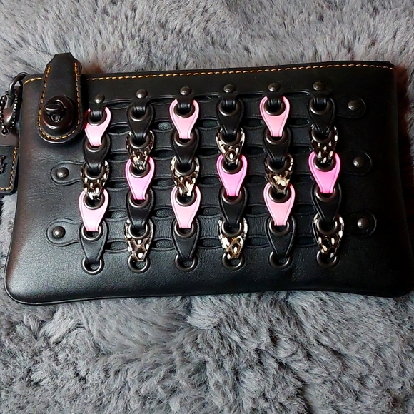 SOLD🥰 Coach 1941 exotic 21 wristlet wallet  in smooth glovetanned 🖤🩶🤍🩷 - Picture 6 of 15